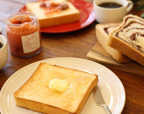 ルミトロン食パン郡山菜根店 写真1