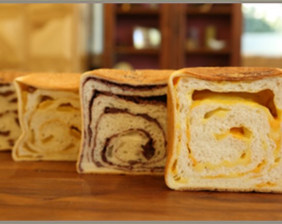 ルミトロン食パン郡山菜根店 写真2